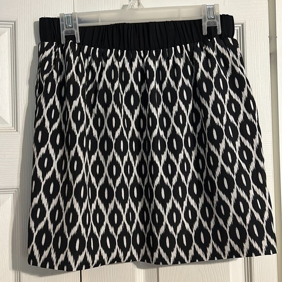 PINS AND NEEDLES Urban Outfitters Size Medium Black White Ikat Pull On Skirt - Picture 4 of 6